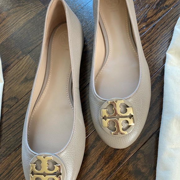 BRAND NEW Tory Burch Reva Flats - Picture 2 of 6